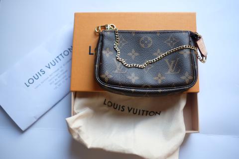 Louis Vuitton Mini Pochette Accessoires - Touched Vintage