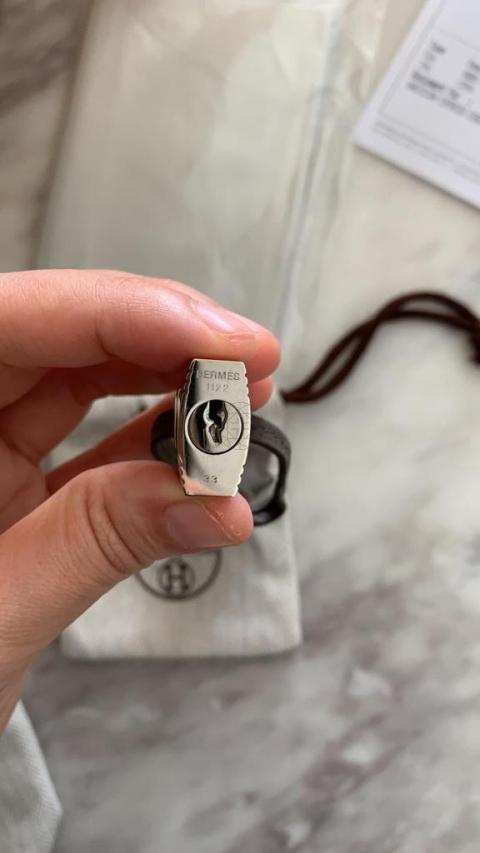 Hermès Kelly 25 Sellier Epsom Gris Etain PHW. Price upon request