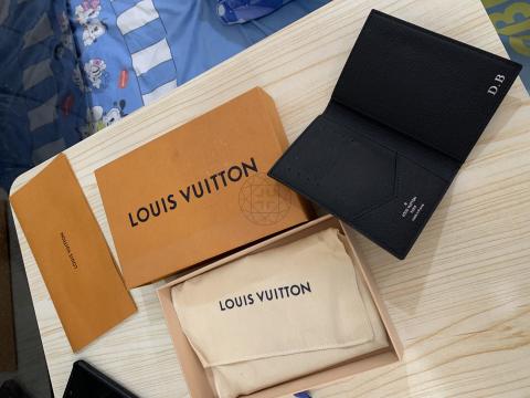 Shop Louis Vuitton Passport cover (M64501, M64502) by トモポエム