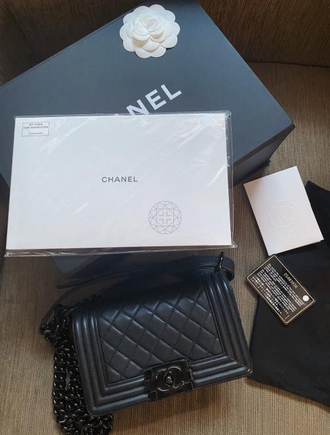 Chanel boy outlet so black