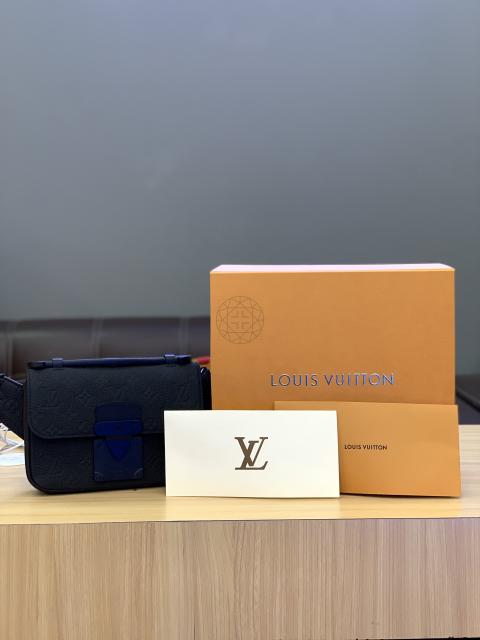 Louis Vuitton Mens S Lock Sling Bag Monogram Canvas Brown Leather  ref.1005610 - Joli Closet