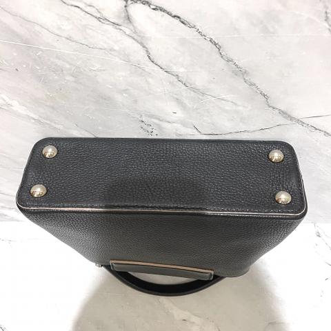 Stardust Capucines BB. Saw it on Rodeo Drive, apparently there is only 1 in  the USA, someone please buy it! : r/Louisvuitton