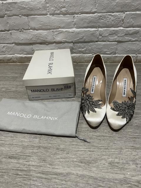 【送料&関税込】Manolo Blahnik Uxra 105 Pumps MANOLO BLAHNIK Uxra 105 patent-leather and PVC slingback