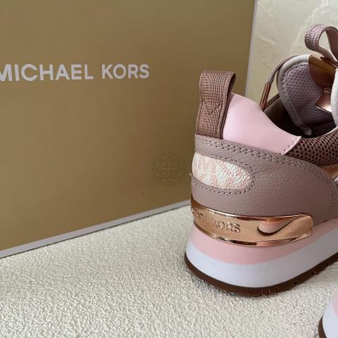 🤩NEW 8.5 Michael Kors Womens Wilma Trainer Sneakers Shoes Soft Pink Suede  FT22F