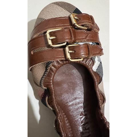 Burberry falcony outlet flats