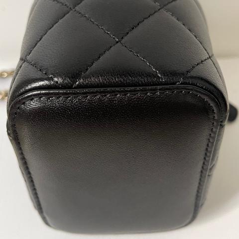 Chanel 2021 Mini Vanity Case w/ Chain - Black Mini Bags, Handbags -  CHA934370