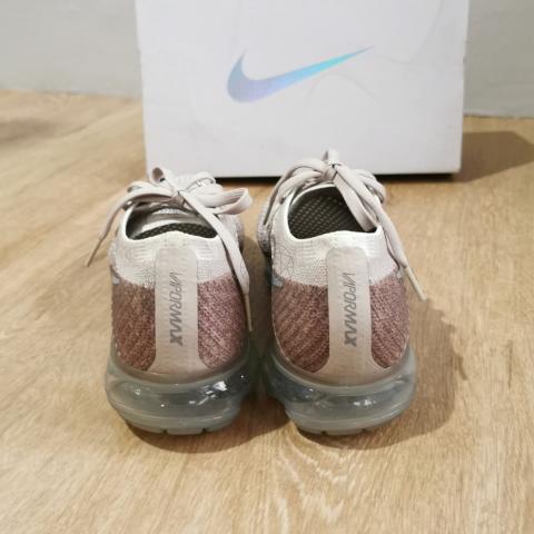 Nike store vapormax nude