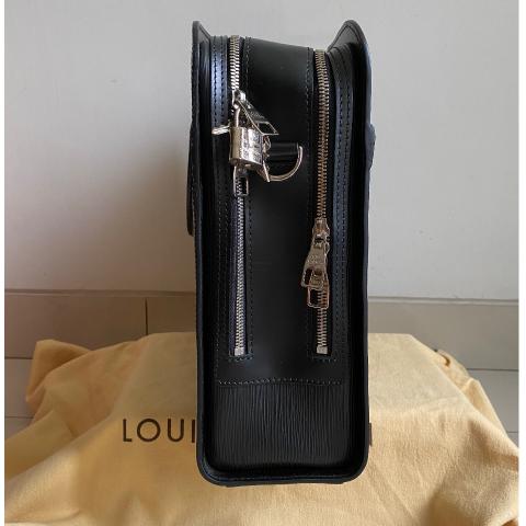 Original Louis Vuitton Bassano Briefcase Epi Leather GM, Luxury, Bags &  Wallets on Carousell