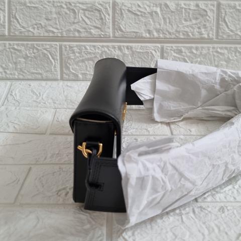 Sell Jacquemus Le Carinu Bag - Black | HuntStreet.com Sell Jacquemus Le Carinu Bag - Black | HuntStreet.com