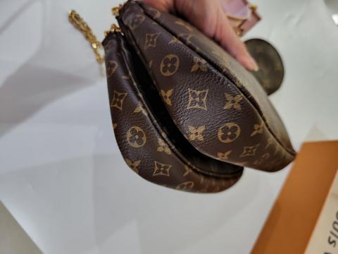 LOUIS VUITTON *Surface discoloration, angular rubbing, co-pochette