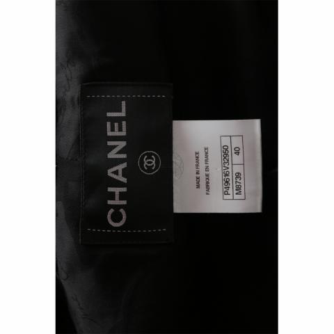 runway CHANEL 06A Vogue ecru frosted wool tweed black trim quilted jacket  FR44