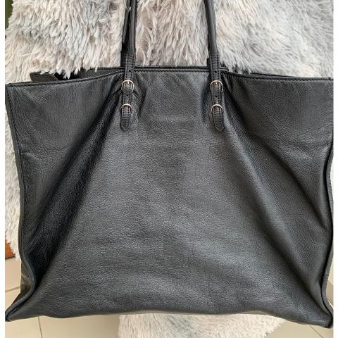 Balenciaga Papier A4 Leather Tote Bag (SHG-27285) – LuxeDH