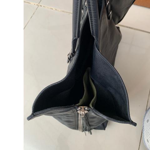 Balenciaga Papier A4 Leather Tote Bag (SHG-27285) – LuxeDH