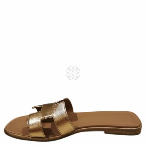 Meghan, the Duchess of Sussex wears Hermès Oran sandals