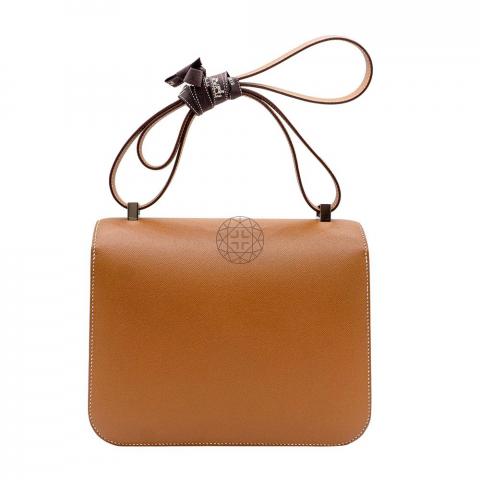 tan #hermes bag with #gold buckle yes pleaseee