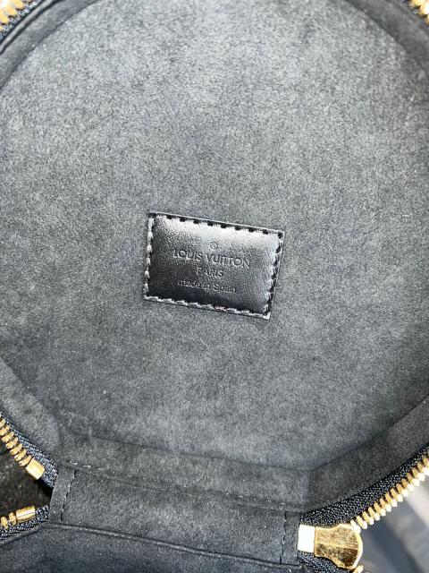 Túi đeo chéo cốp LV Louis Vuitton Cannes Bag of Reverse Monogram