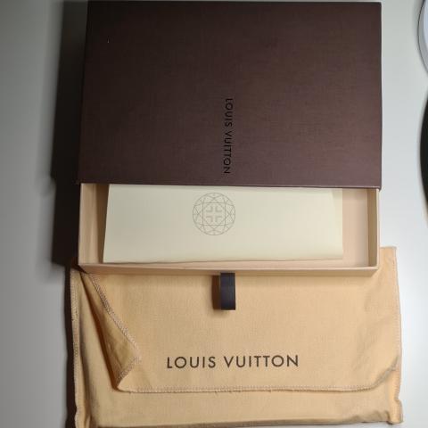 Louis Vuitton] Louis Vuitton Porte Balle Cult Credit Fudari M30392 Long  Wallet Taiga Aldowers Larga billetera para hombres – KYOTO NISHIKINO