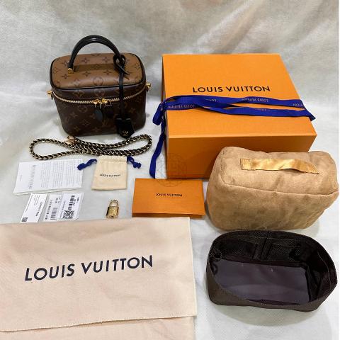 Cloth vanity case Louis Vuitton Brown in Cloth - 27578023