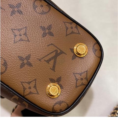 Vanity cloth handbag Louis Vuitton Brown in Cloth - 13610186