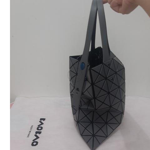 BAO BAO ISSEY MIYAKE LUCENT MATTE グレー LUCENT MATTE – ISSEY MIYAKE ONLINE STORE
