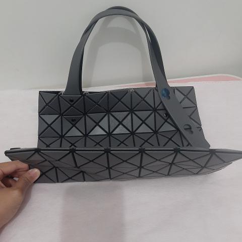 BAO BAO ISSEY MIYAKE LUCENT MATTE グレー LUCENT MATTE – ISSEY MIYAKE ONLINE STORE
