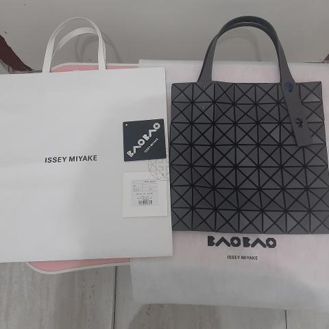 Sell Bao Bao Issey Miyake Lucent Matte Tote 7x7 - Grey