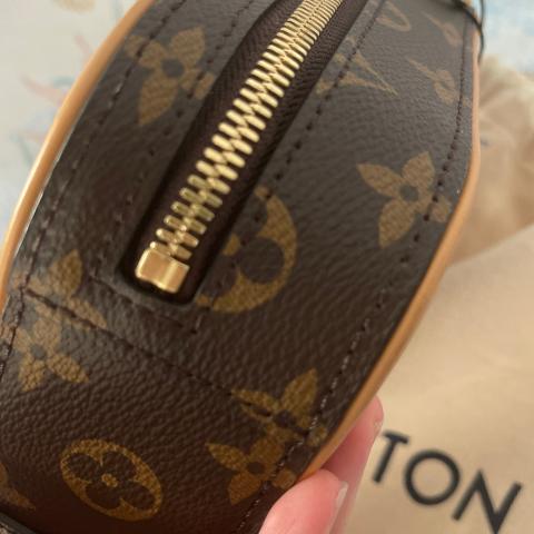 Unused Louis Vuitton Toiletry 26 Monogram canvass With box, dust