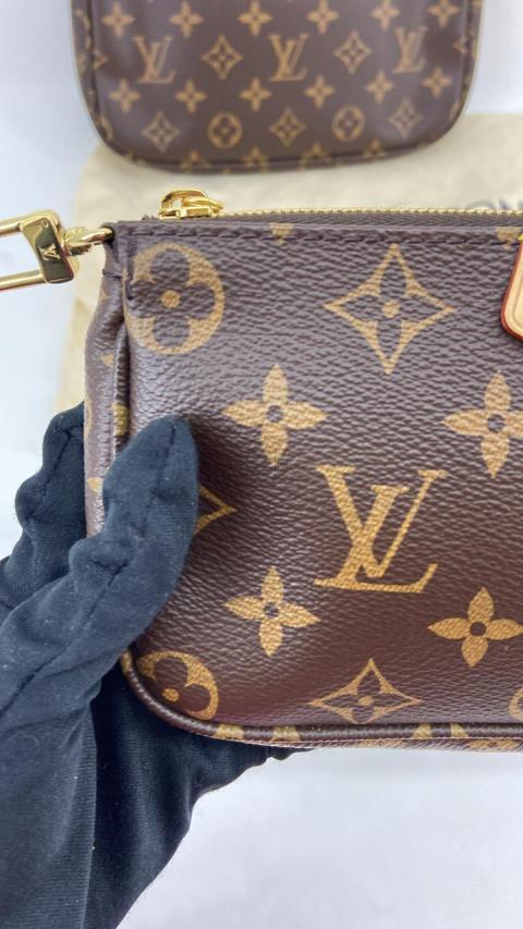 Sold at Auction: Louis Vuitton, Louis Vuitton Multi Pochette Accessoires  Monogram Canvas Crossbody w/ Pink Strap