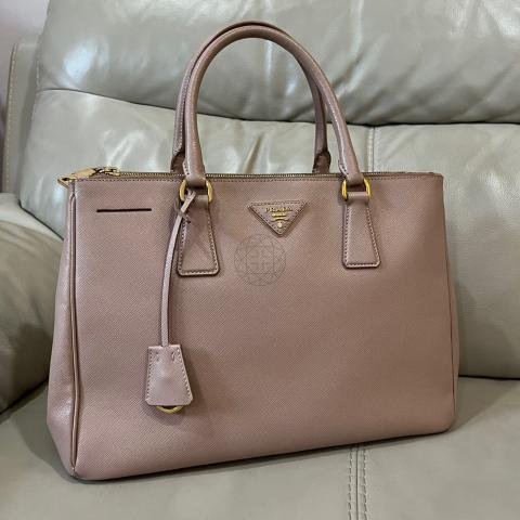Preloved Prada Brown Saffiano Leather Double Zip Lux Tote Bag 25 03052 –  KimmieBBags LLC