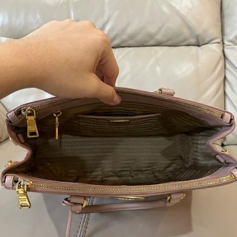 Preloved Prada Brown Saffiano Leather Double Zip Lux Tote Bag 25 03052 –  KimmieBBags LLC