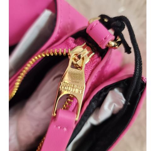 Autre Marque Versace Jeans Couture Rubber Logo Shoulder Bag Pink Plastic  Polyurethane ref.696929 - Joli Closet