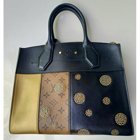 Shop Louis Vuitton CITY STEAMER 2023-24FW Monogram Unisex Street Style  Plain Leather Crossbody Bag (M82571) by RedondoBeach-LA