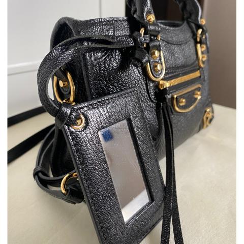 【関税込・国内発送】BALENCIAGA Nano Handbag Medium Women's Nano Handbag Medium in Black | Balenciaga US