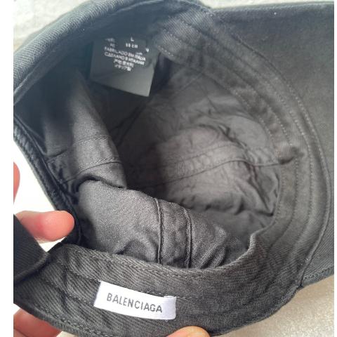 Balenciaga cap sales tag