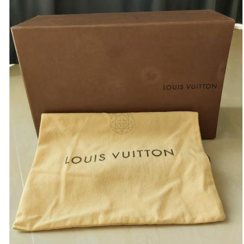Louis Vuitton Men's Black Leather Hockenheim Moccasin – Luxuria & Co.