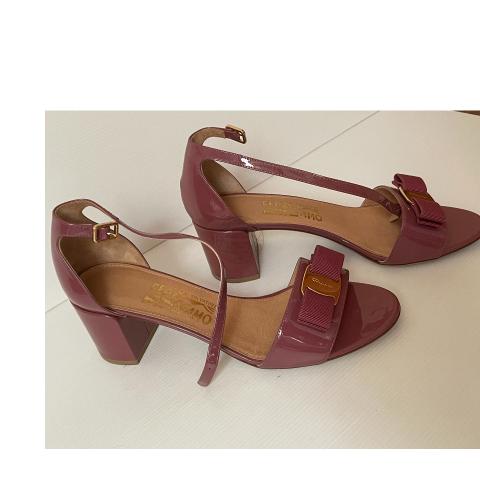 Salvatore ferragamo gavina on sale sandals