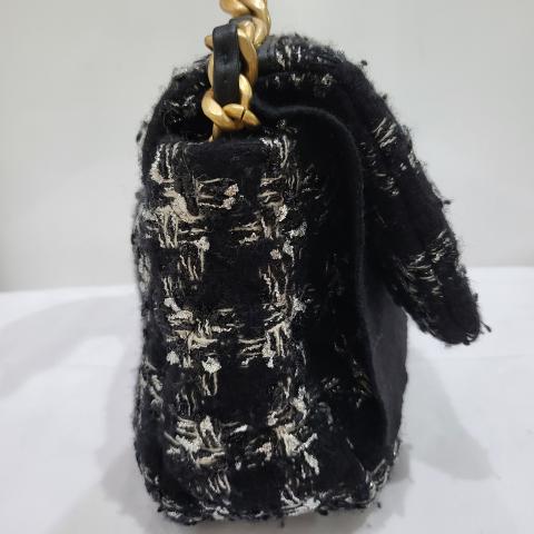 Chanel 19 tweed crossbody bag Chanel Black in Tweed - 31365859