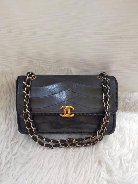 Sell Chanel Vintage Black 2.55 Shoulder Bag Wavy Stitch GHW - Black