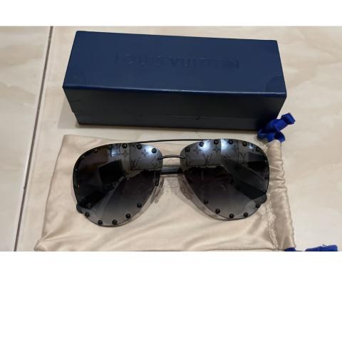 Foot Ideals Ph - Louis Vuitton Party sunglasses in grey