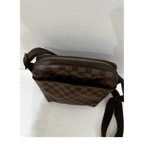 Louis Vuitton Damier Ebene Trotteur Beaubourg, Luxury, Bags & Wallets on  Carousell