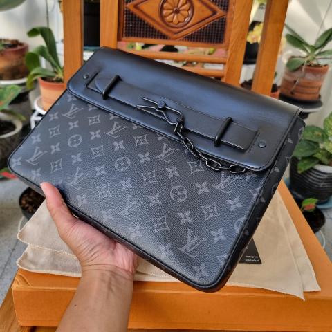 Louis Vuitton Black Monogram Eclipse Steamer Backpack 624lvs316 at 1stDibs