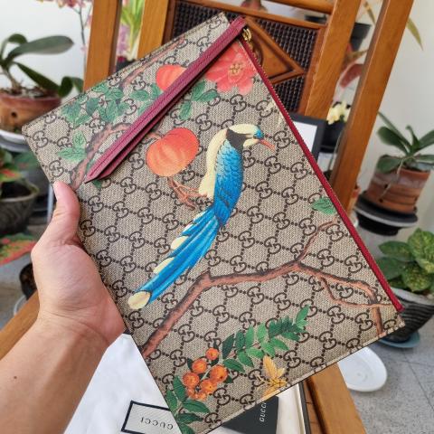 Gucci store tian clutch