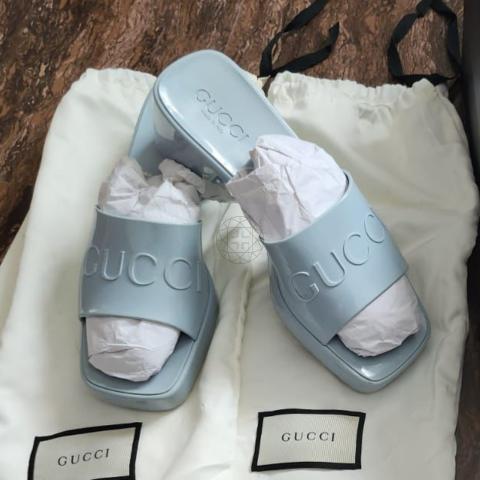 Baby blue gucci discount slides