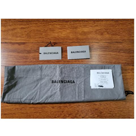 Balenciaga dust sale bag fake