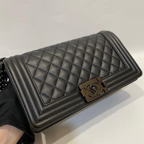 Chanel boy best sale so black caviar