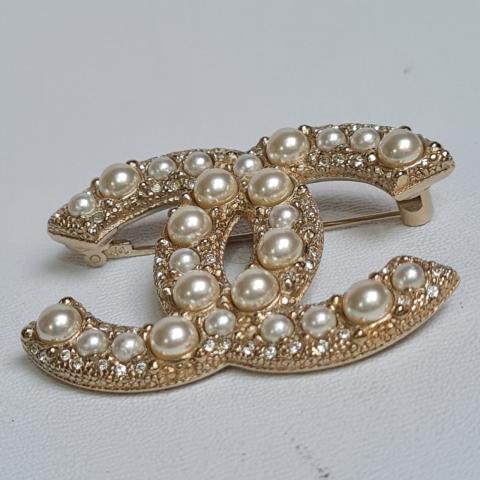 Sell & More Promotion ServicesChanel CC gold pearl brooch with