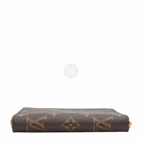 Louis Vuitton Monogram canvas passport holder. Dark brown Cloth ref.174041  - Joli Closet