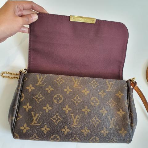 Favorite cloth handbag Louis Vuitton Brown in Cloth - 24567676
