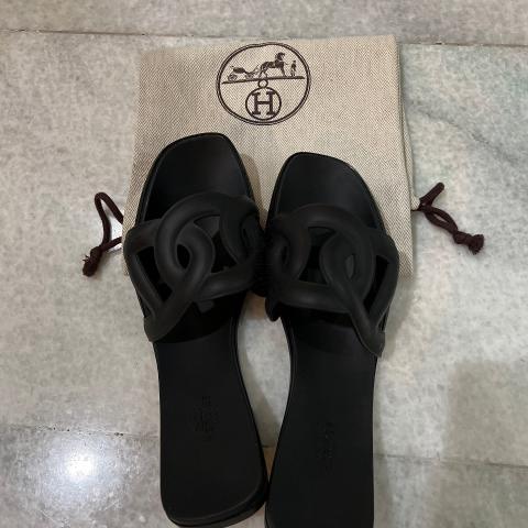 Hermes Black Rubber Aloha Sandals Size 7.5/38 - Yoogi's Closet