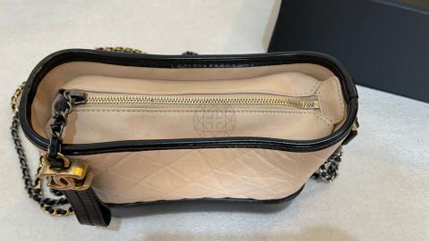 CHANEL GABRIELLE (2526xxxx) SMALL BLACK & WHITE CALFSKIN, MIXED HARDWARE,  WITH CARD & DUST COVER